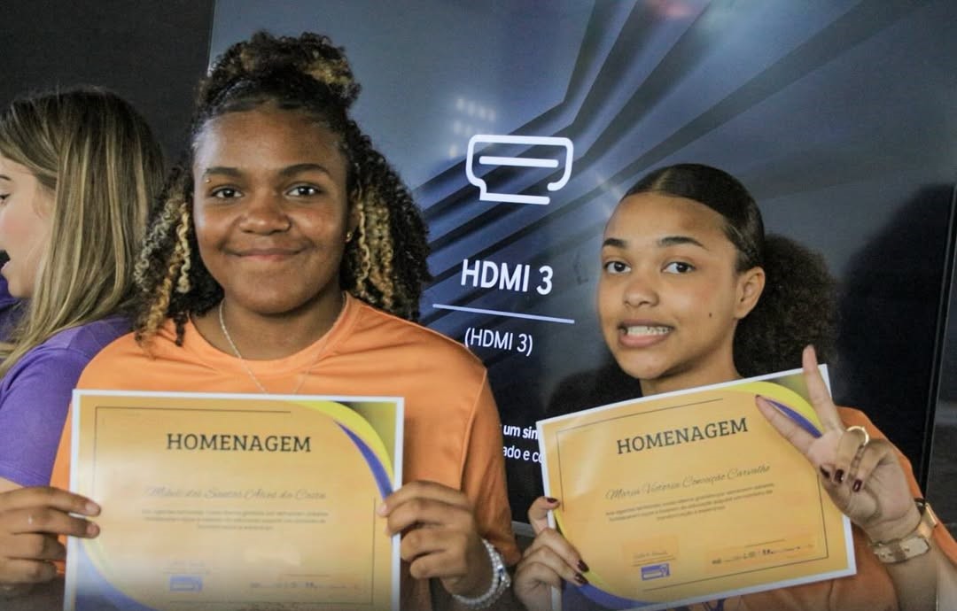 Fim de um ciclo, início de outro! ✨Celebramos 1 ano do edital Saúde nas Favelas junto com o @liv (1)